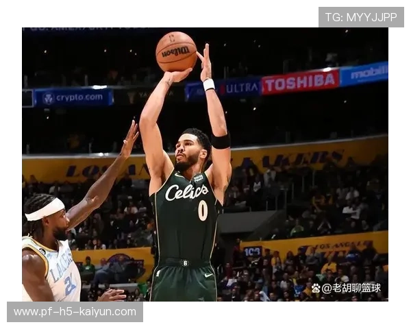 塔图姆拉开单打，全场默许